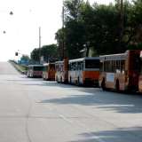 Il nostro viaggio parte appunto nel pezzo terminale di via Caldarola. L'arteria � ingombrata da diversi autobus dell'Amtab che qui ha allestito uno dei suoi capolinea